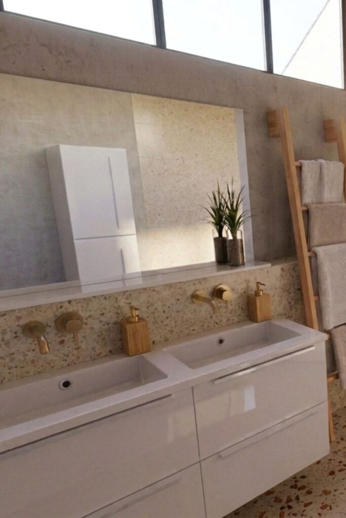 exemple d'aménagement de salle de bain lumineuse en beige